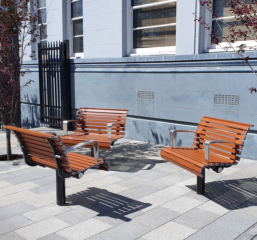Madrid Single Seat - In Ground - Wood Grain Aluminium - Western Red Cedar