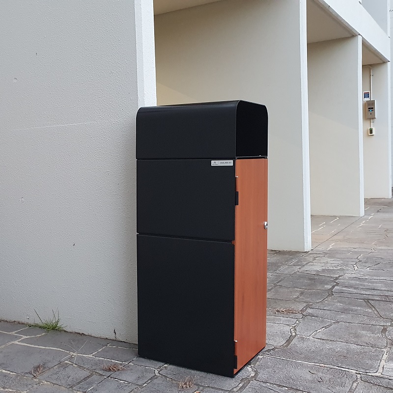 Prague Bin 60L Covered Top - Black - Western Red Cedar Door