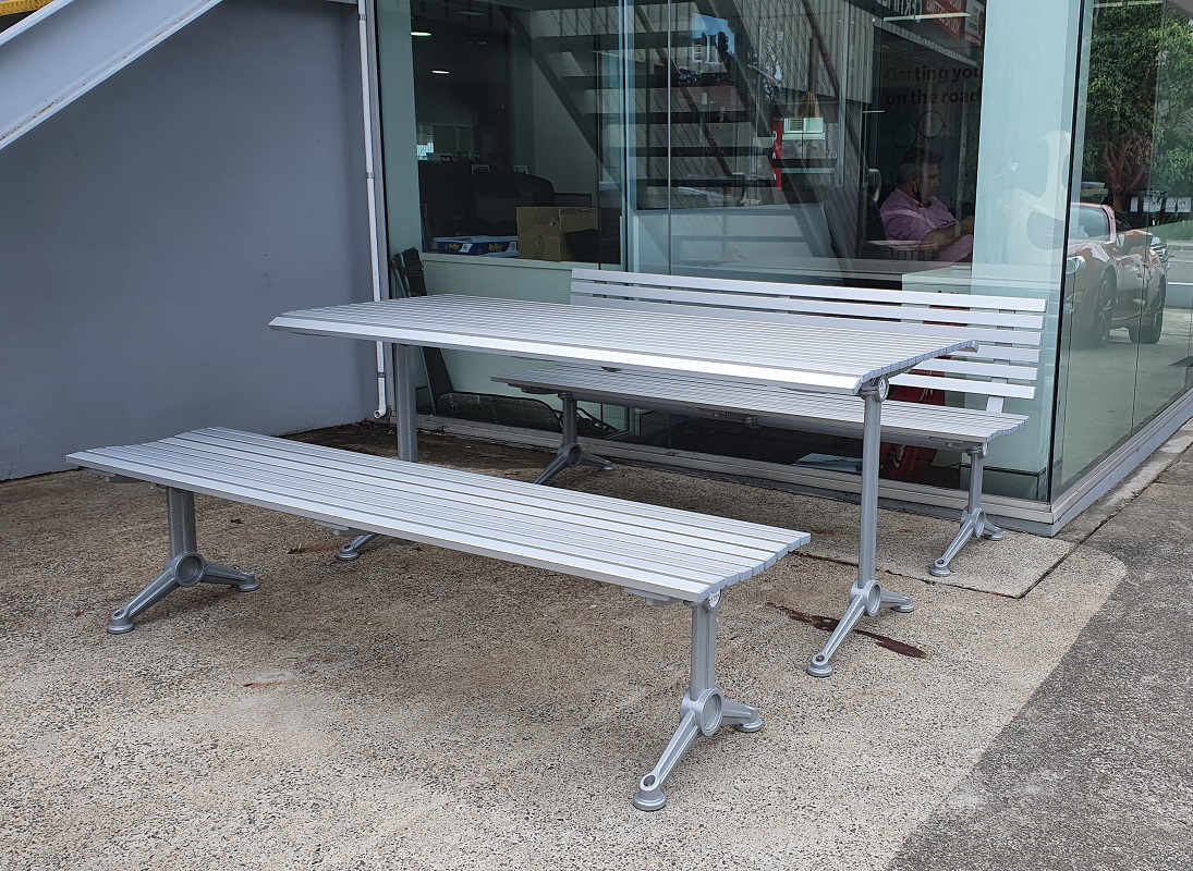 London Setting with Benches – Anodised Aluminium