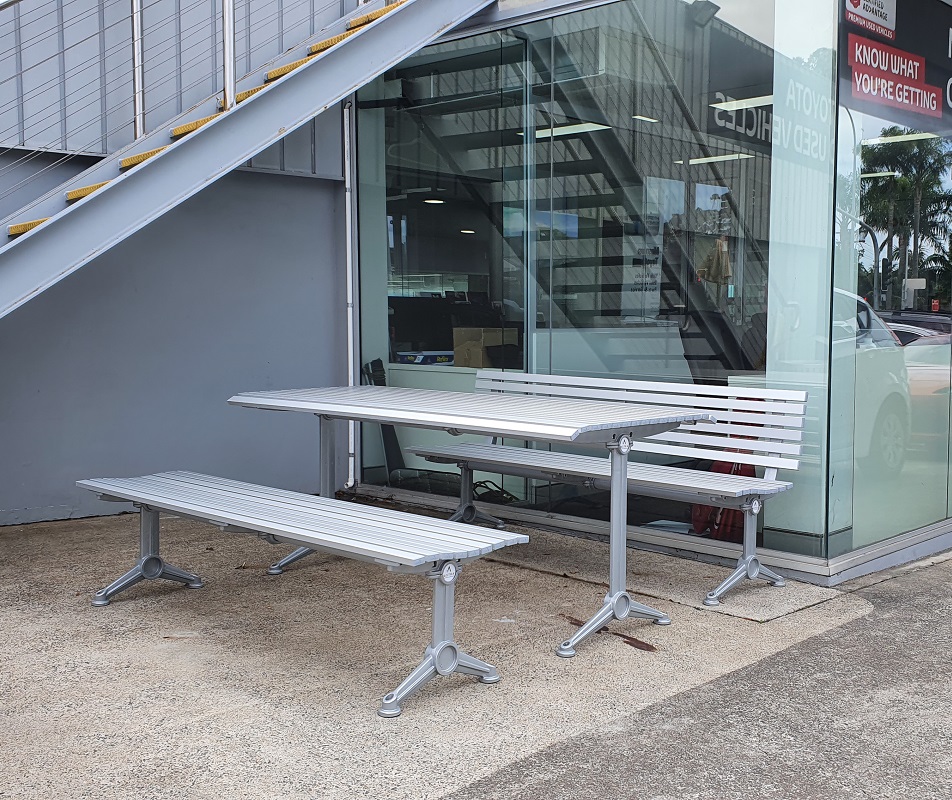 London Setting with Benches – Anodised Aluminium
